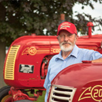 Agricultor y tractor